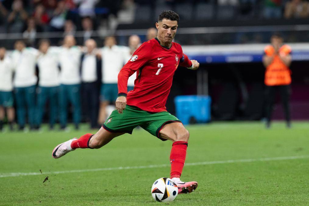 更反映出他 更反映出他